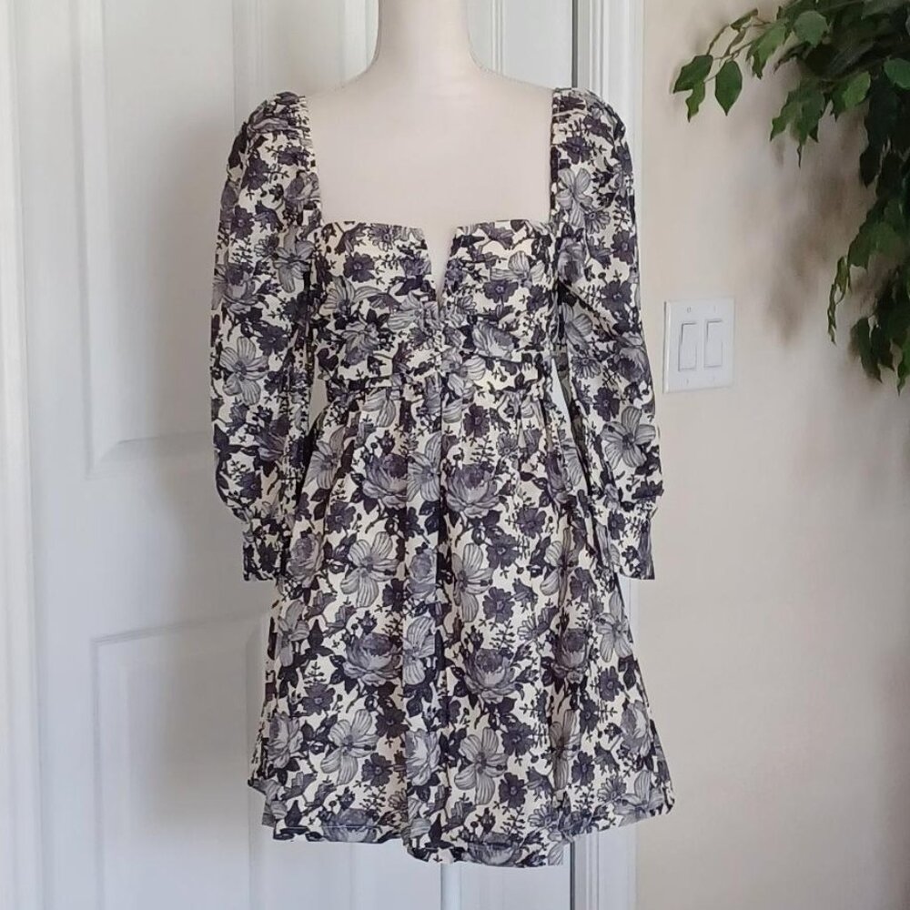 NWOT! Beautiful LENA Black/Gray/Ivory Floral Babydoll Dress Size Small